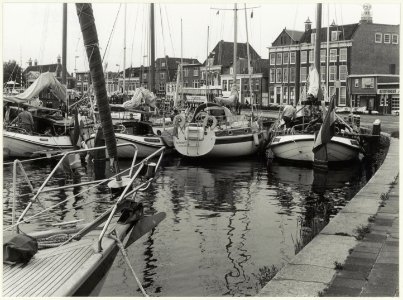 Recreatiedrukte op het Spaarne. NL-HlmNHA 54032180
