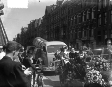 Reclame-optocht Amsterdam (Bols), Bestanddeelnr 905-1207