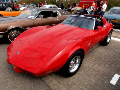 Red Corvette Stingray pic1
