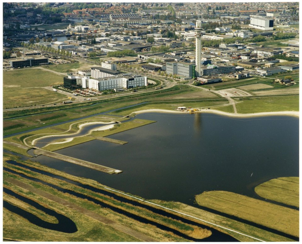 Recreatieplas tussen de Waarderpolder en Penningsveer. NL-HlmNHA 54036287