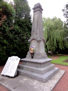 Recquignies (Nord, Fr) monument aux morts B