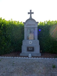 Recques-sur-Hem (Pas-de-Calais) monument aux morts