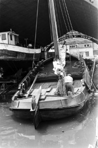 Reconstructie van Blazer TX 11 overgedragen op Scheepswerf t Kromhout in Amsterd, Bestanddeelnr 932-1637