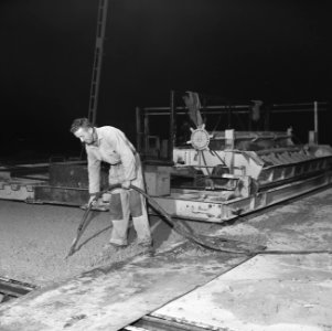 Recreatieterreinen, vliegvelden, verlenging, startbanen, arbeiders, trillen, bet, Bestanddeelnr 165-1011