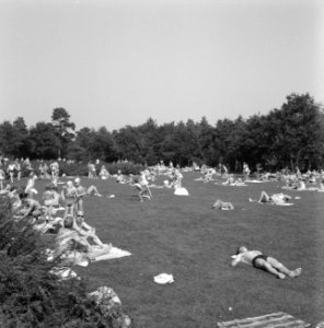 Recreatieterreinen, vliegvelden ed, recreatiecentra, zonneweides, mensen, de e, Bestanddeelnr 163-0998