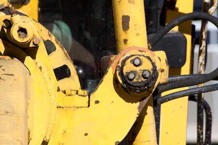 Hydraulic detail yellow