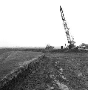 Recreatieterreinen, vliegvelden ed, aanleg taxibanen, draglines, arbeiders, Lu, Bestanddeelnr 163-1125