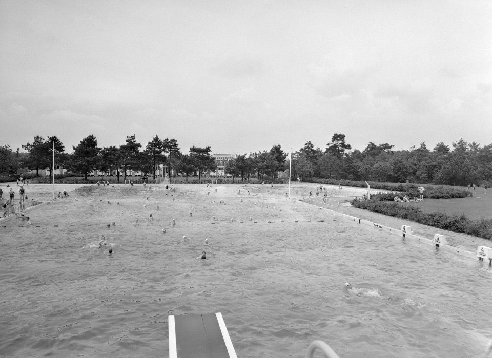 Recreatieterreinen, vliegvelden e.d., zwembaden, de efteling, Bestanddeelnr 163-0756