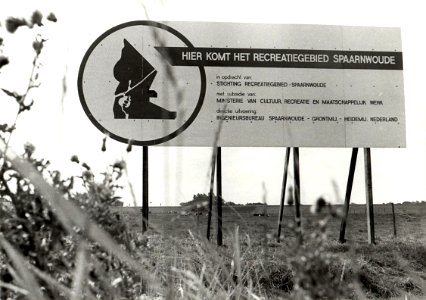 Recreatiegebied Spaarnwoude. Ziende vanaf de Rijksweg A.9 naar de Spaarndamse Dijk. Aangekocht in 1980 van fotograaf C. de Boer. - Negatiefnummer 17071 k 18. - Gepubliceerd in het Haarlems D, NL-HlmNHA 54010431