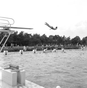 Recreatieterreinen, vliegvelden e.d., zwembaden, de efteling, Bestanddeelnr 163-0759