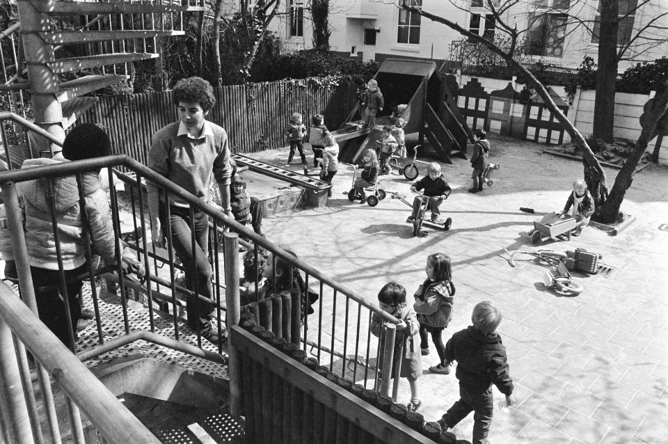 Rapport over onderzoek naar de behoefte van kinderopvang ontvangst genomen door , Bestanddeelnr 933-2891