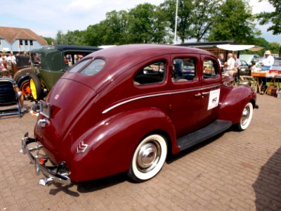 Red Ford Deluxe p3