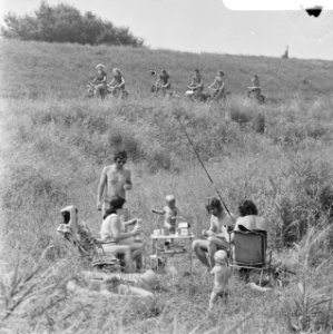 Recreatie aan IJsselmeerdijk nabij Durgerdam, Bestanddeelnr 926-5210