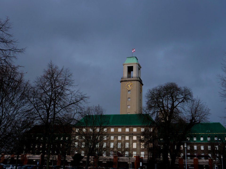 Rathaus Spandau from Stabholzgarten 03