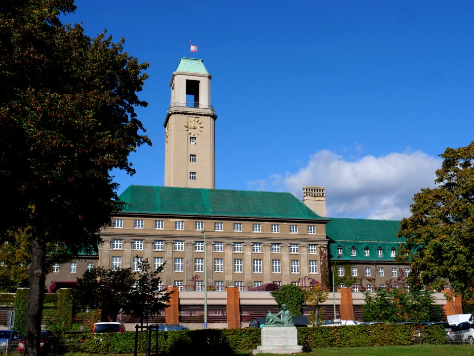 Rathaus Spandau from behind 2019-08-21 04