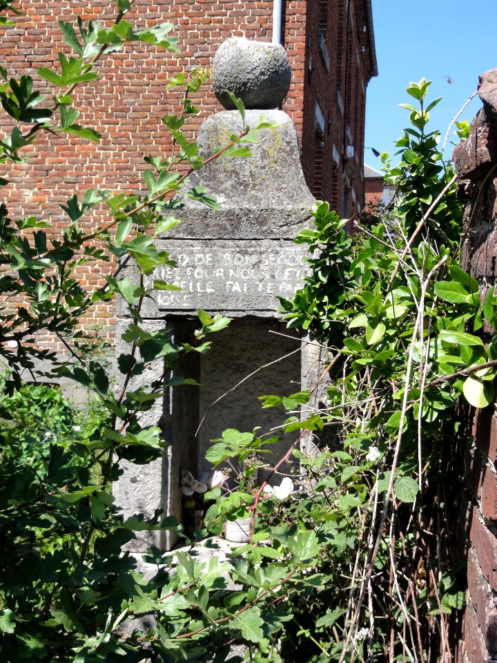 Ramousies (Nord, Fr) chapelle N.D. de Bon Secours (jardin au centre village)