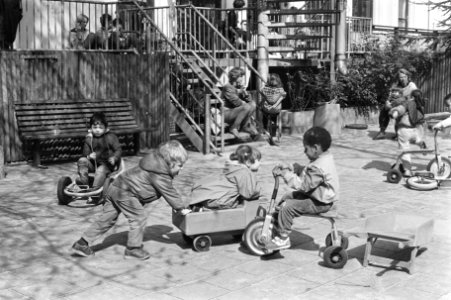 Rapport over onderzoek naar de behoefte van kinderopvang ontvangst genomen door , Bestanddeelnr 933-2890