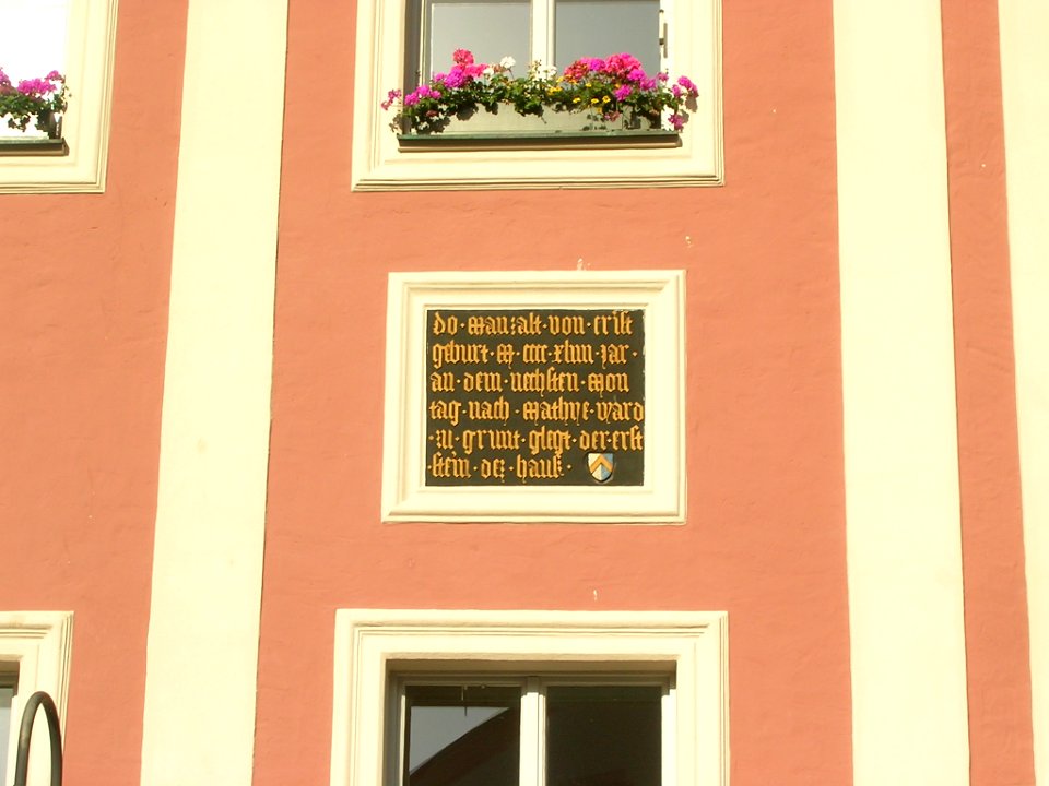 Rathaus Eichstätt -Gedenktafel Grundsteinlegung 1444 (1)