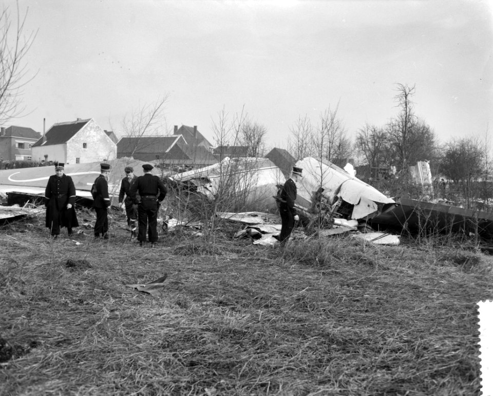 Ramp met Sabenavliegtuig bij Brussel, overzicht van de wrakstukken, Bestanddeelnr 912-1030