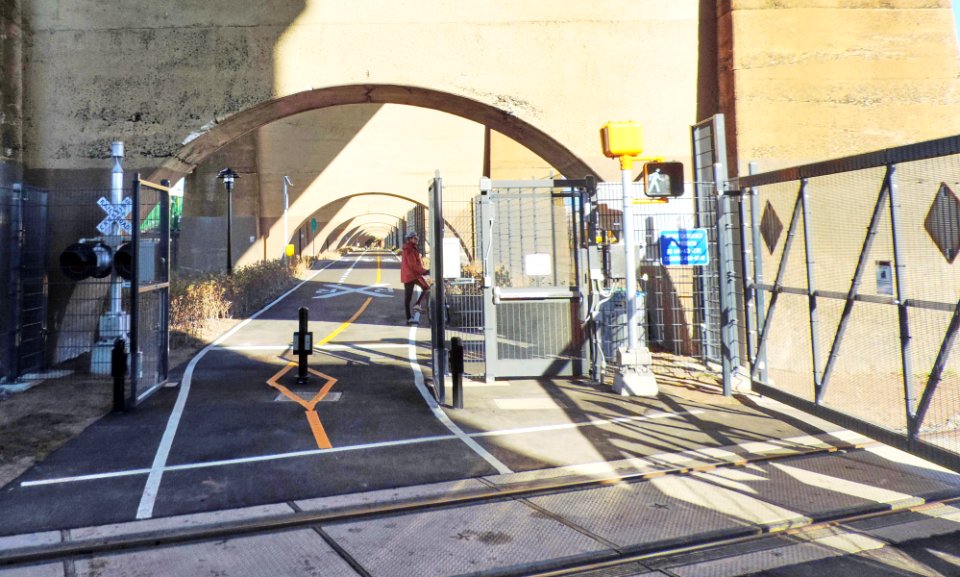 Randalls Island Connector south thru RR Xing jeh