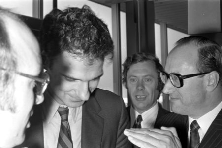 Ralph Nader (Amerikaanse verdediger) op Schiphol, Bestanddeelnr 925-9282