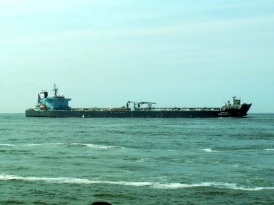 Ras Laffan p2 approaching Port of Rotterdam, Holland 04-Jul-2006