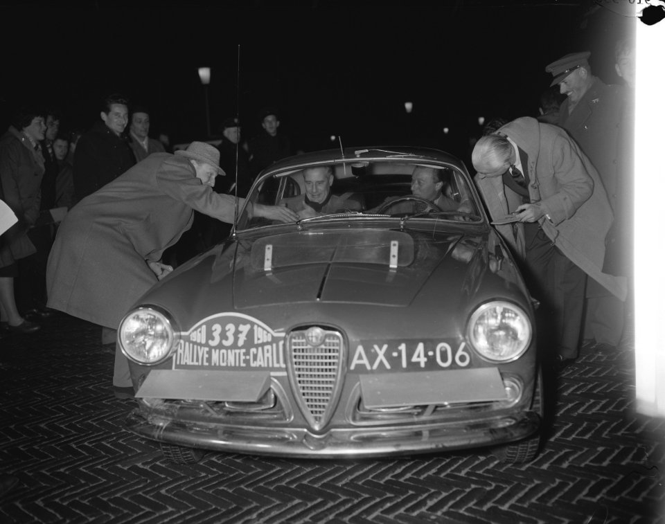 Rally Monte Carlo 1960 vertrek Den Haag, Bestanddeelnr 910-9560