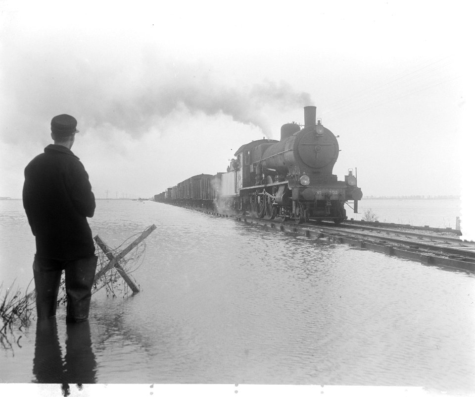 Rampgebieden NS laat trein lopen van Oostdijk naar Kruiningen, Bestanddeelnr 905-7744