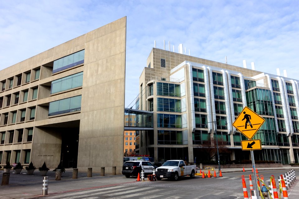 Ralph Landau Building and Whitaker Building - MIT, Cambridge, MA - DSC05580