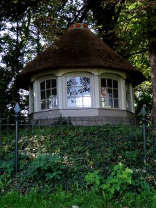 Ravenstein Rijksmonument 518232 tuinkoepel bij Coothstraat 7