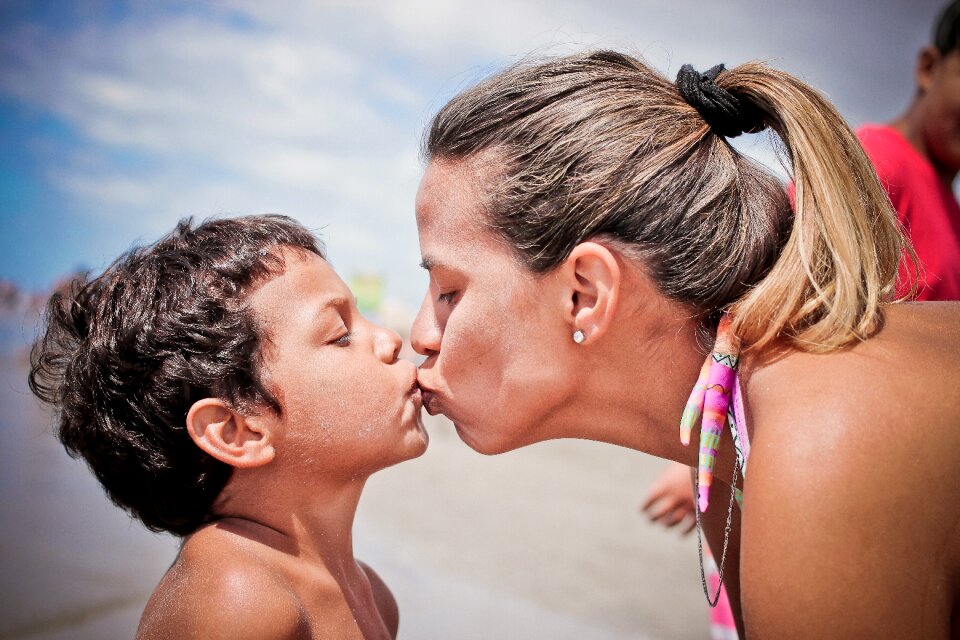 Mama happiness kisses