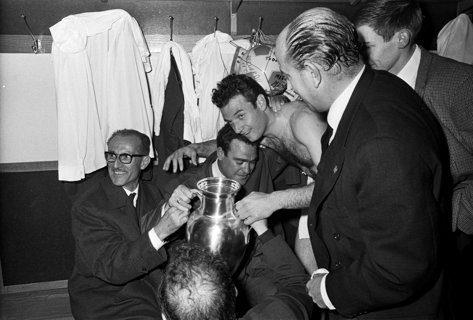 Real Madrid tegen Partizan 2-1 te Brussel, spelers Real Madrid in kleedkamer met, Bestanddeelnr 919-1288