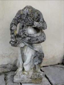Raville-sur-Sânon (M-et-M) église, statue endommagée
