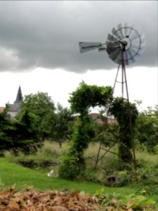 Raville-sur-Sânon (M-et-M) pompe-eolienne