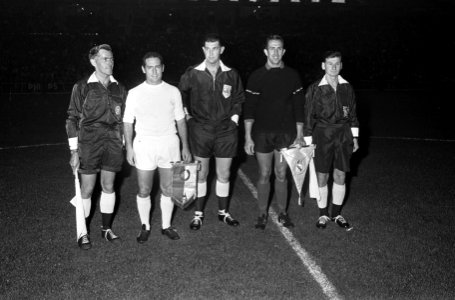 Real Madrid tegen Feyenoord 0-5, spelers komen veld op, Bestanddeelnr 918-2186