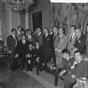 Real Madrid op Spaanse Ambassade te Den Haag (Spaanse Ambassadeur in midden (sno, Bestanddeelnr 918-1471