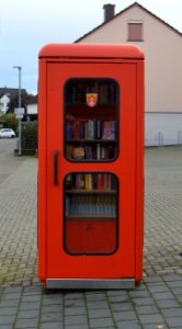 Ravolzhausen, Öffenlicher Bücherschrank vor dem Rathaus