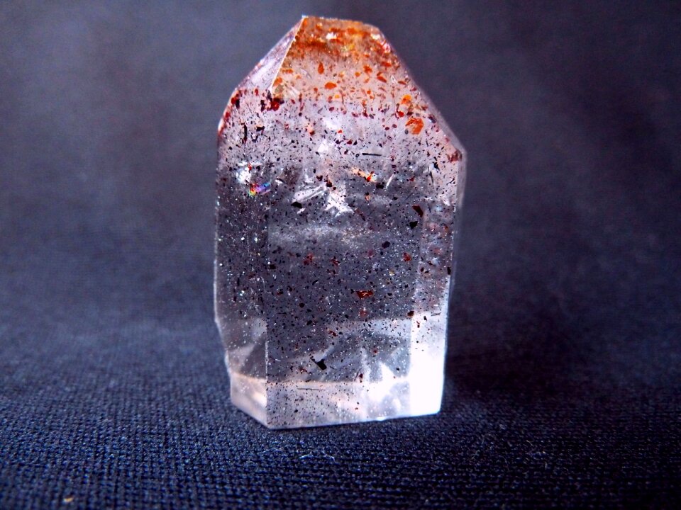Gem top clear to white transparent