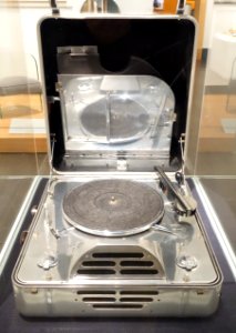 RCA Victor Special Portable Phonograph, c. 1935, aluminum, other metals, plastic, felt, leather - Brooklyn Museum - DSC09673
