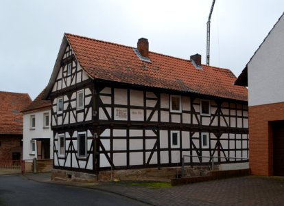Ransbach (Hohenroda), Hinter der Mauer 4