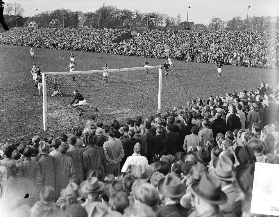 RCH tegen Blauw-Wit 0-2 Blauw-Wit kampioen, Bestanddeelnr 904-5102