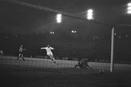 Real Madrid tegen Partizan 2-1 te Brussel, Soskic (Partizan) is verslagen, Real , Bestanddeelnr 919-1271