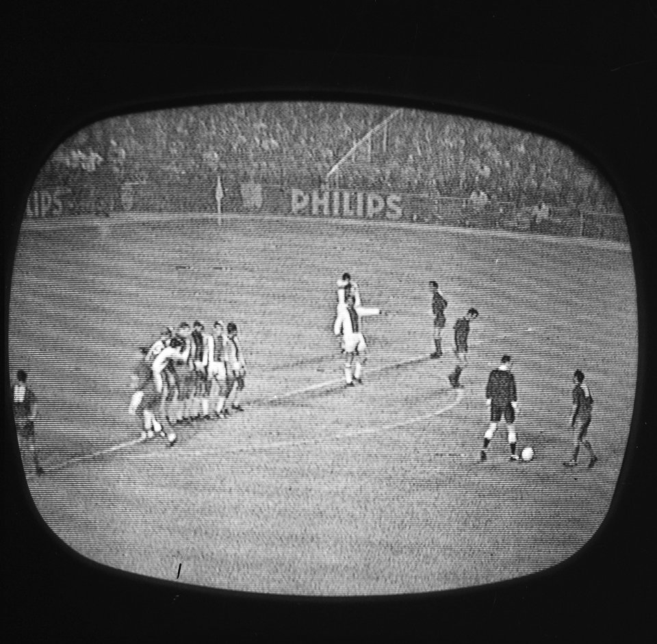 Real Madrid tegen Ajax 2-1 van TV af, Bestanddeelnr 920-7767