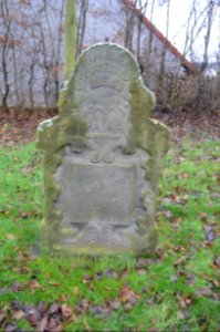Ransbach (Hohenroda), evangelische Kirche, Kirchhof, Grabsteingruppe Mitte, Stein 3