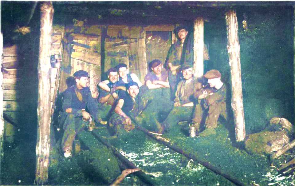Rauchpause im Schacht. German coal miners, ca. 1900