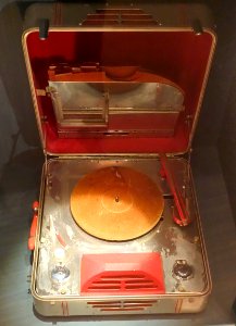 RCA Victor Special Phonograph, designed by John Vassos, c. 1935 - Museum of Science and Industry (Chicago) - DSC06899