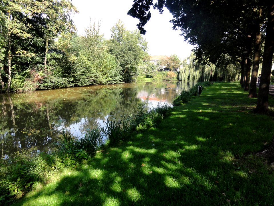 Ravenstein Rijksmonument 32371 gracht tussen Doolhof en Walstraat (oever)