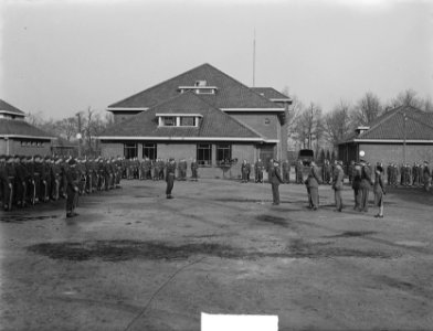 Regiment Zware luchtdoelartillerie Ypenburg inspectie t Bergen op Zoom, Bestanddeelnr 904-4390
