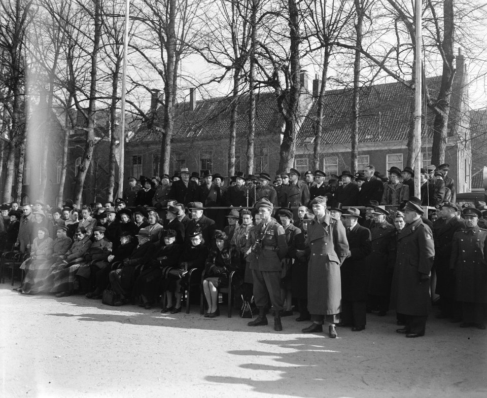 Regiment stoottroepenbijeenkomst. Tijdens rede Generaal Six, Bestanddeelnr 902-6043