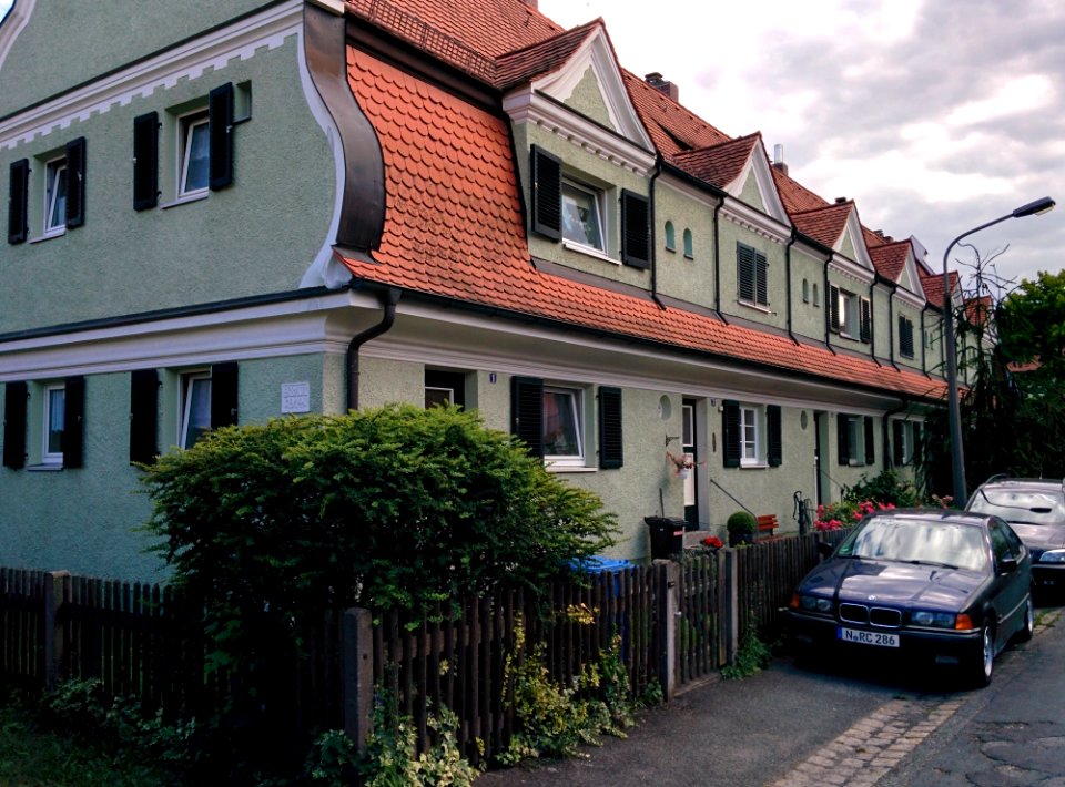 Raupenschlag 2-12 Reihenhausgruppe der Gartenstadt Nürnberg